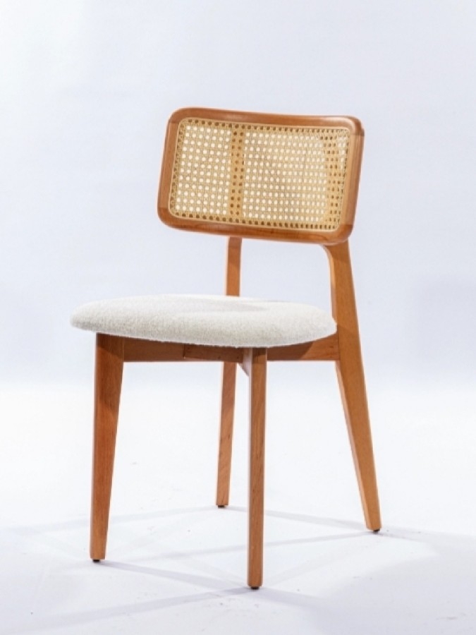 Zion sandalye %100 gürgen ağacından üretilmiştir