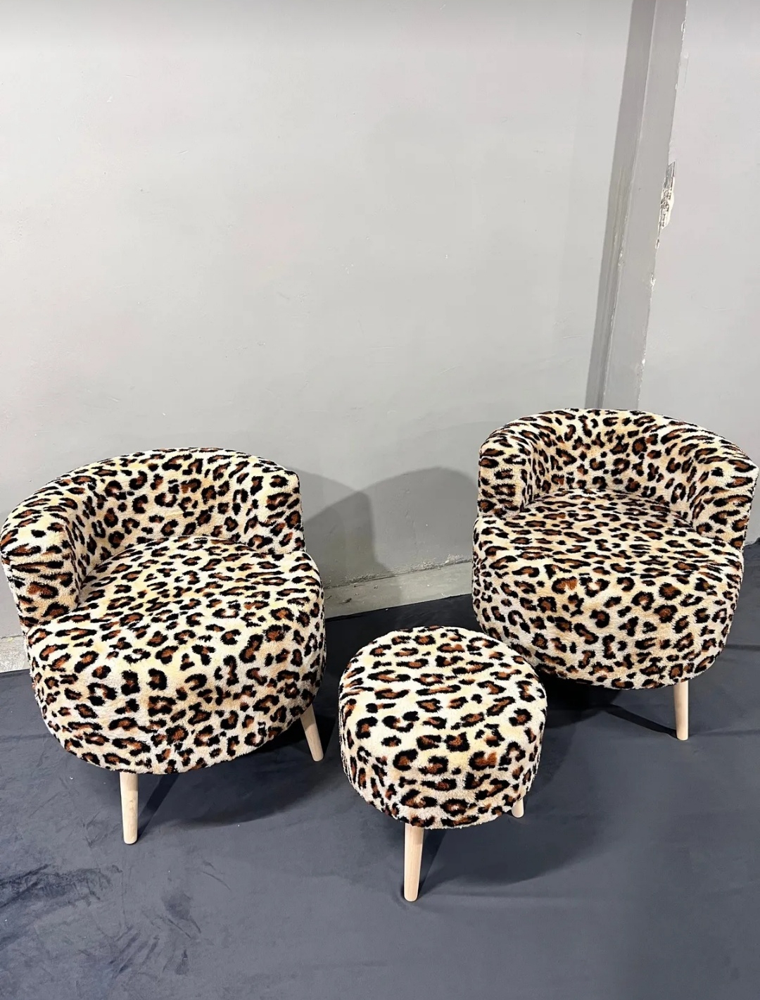 Puflu Çay Takımı – Ahşap Detaylı, Konforlu ve Zarif