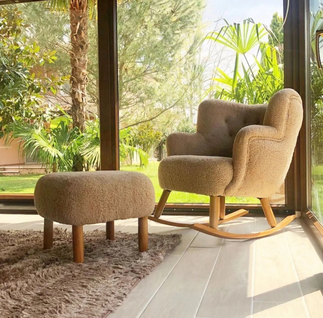 Puflu Gürgen Ahşap Sallanır Sandalye – Sıcak ve Huzurlu Anlar İçin